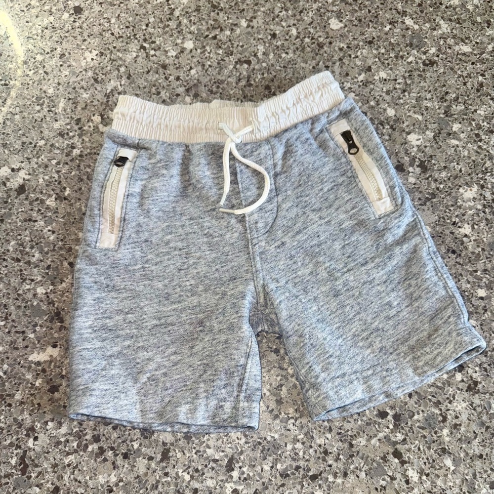 Baby GAP l Gray and White Casual Shorts l Boy’s Size 2Y